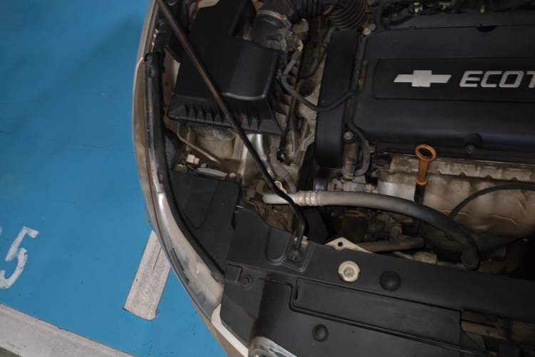 Used Chevrolet Cruze 2013 1.6L SL Sunroof Edition MT Engine Bay Right