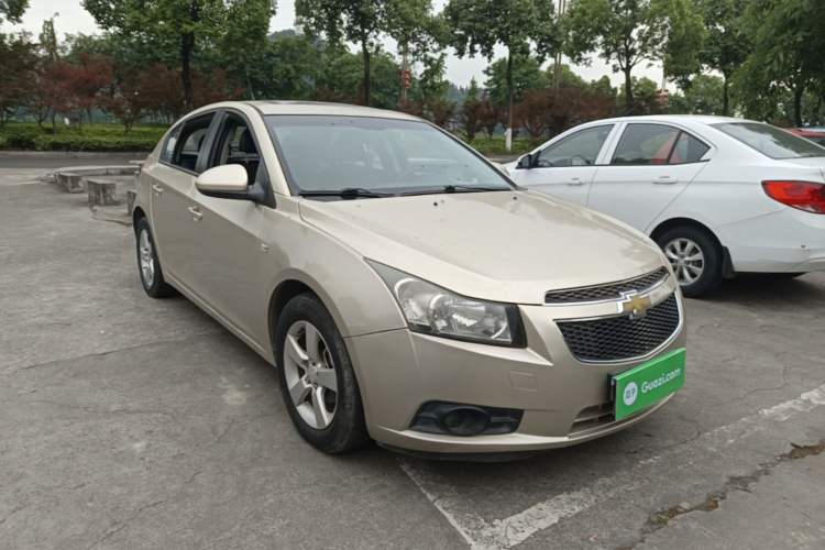 Used Chevrolet Cruze 2013 Hatchback 1.6L Manual Luxury Model Exterior 1