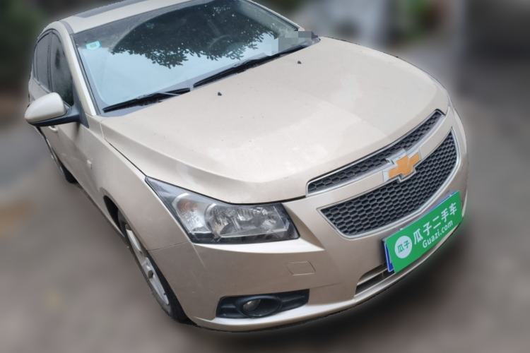 Used Chevrolet Cruze 2013 Hatchback 1.6L Manual Luxury Model Front Right 45 Deg