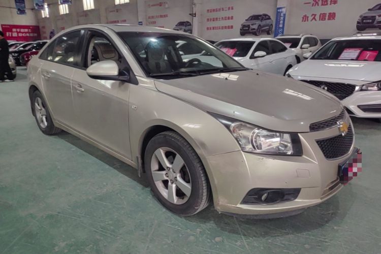 Used Chevrolet Cruze 2013 1.6L SE MT Front Right 45 Deg