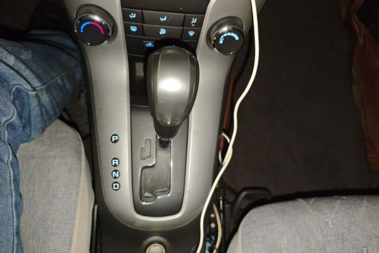 Used Chevrolet Cruze 2013 1.8L SE AT Gear Lever