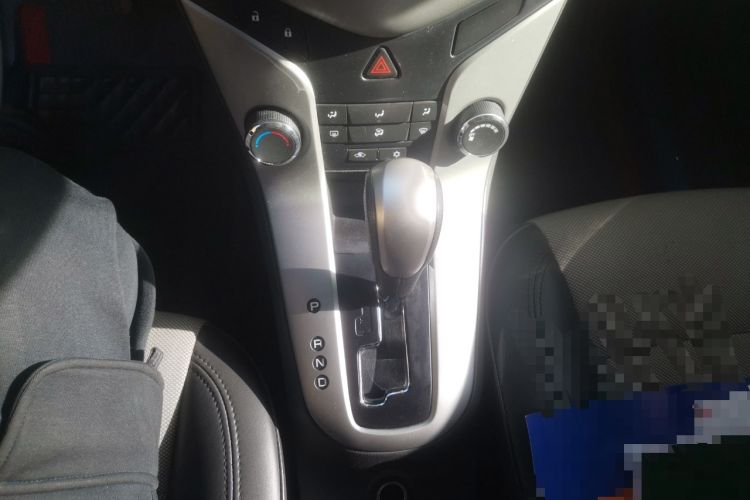 Used Chevrolet Cruze 2013 1.8L SE AT Gear Lever