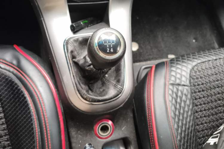 Used Chevrolet Cruze 2013 Hatchback 1.6L Manual Luxury Model Gear Lever