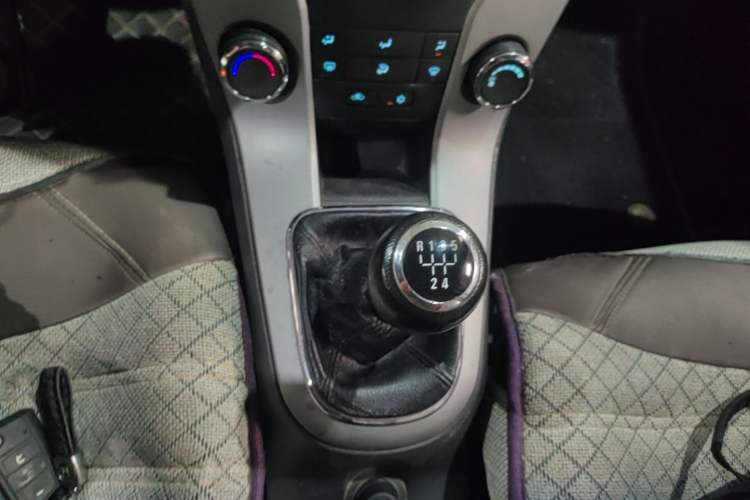 Used Chevrolet Cruze 2013 1.6L SE MT Gear Lever