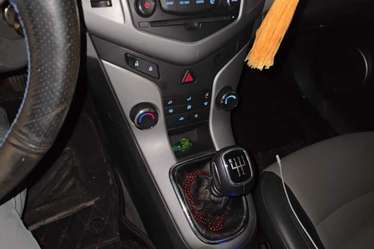 Used Chevrolet Cruze 2013 1.6L SL Sunroof Edition MT Gear Lever