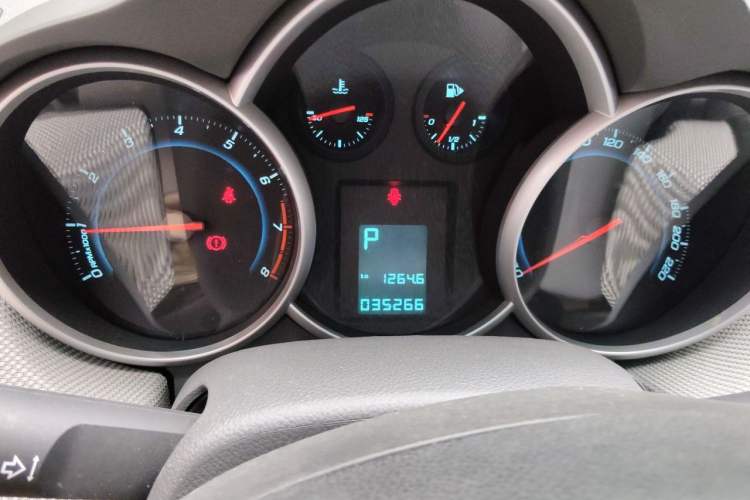 Used Chevrolet Cruze 2013 1.8L SE AT Instrument Cluster
