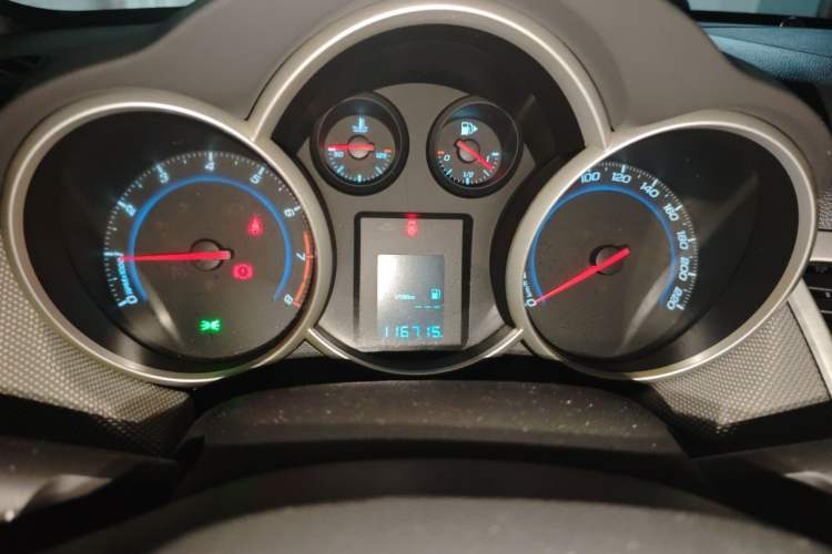 Used Chevrolet Cruze 2013 1.8L SE AT Instrument Cluster