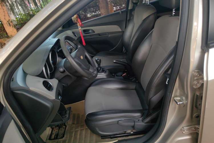 Used Chevrolet Cruze 2013 1.6L SE WTCC Edition MT Left Front Seat