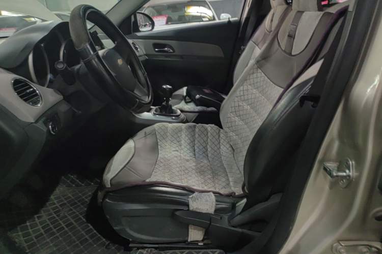 Used Chevrolet Cruze 2013 1.6L SE MT Left Front Seat