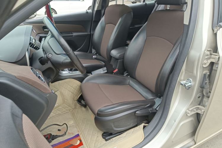 Used Chevrolet Cruze 2013 Hatchback 1.6L Manual Luxury Model Left Front Seat