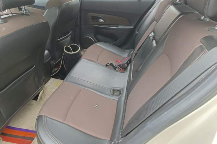 Used Chevrolet Cruze 2013 Hatchback 1.6L Manual Luxury Model Left Rear Seat