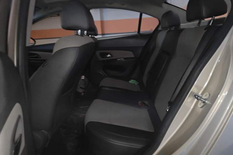 Used Chevrolet Cruze 2013 1.6L SL Sunroof Edition MT Left Rear Seat