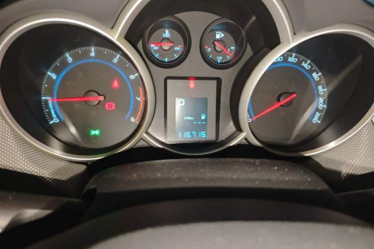 Used Chevrolet Cruze 2013 1.8L SE AT Odometer Close Up