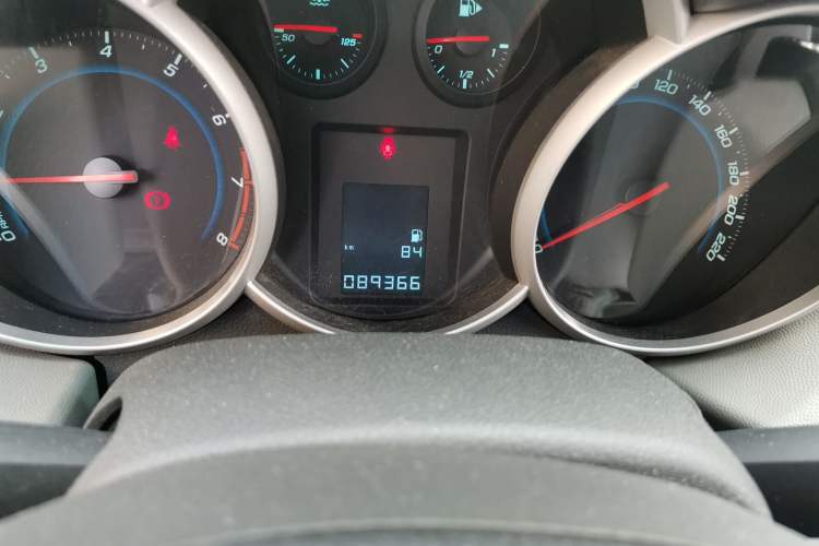 Used Chevrolet Cruze 2013 1.6L SL Grand Edition Manual Transmission Odometer Close Up