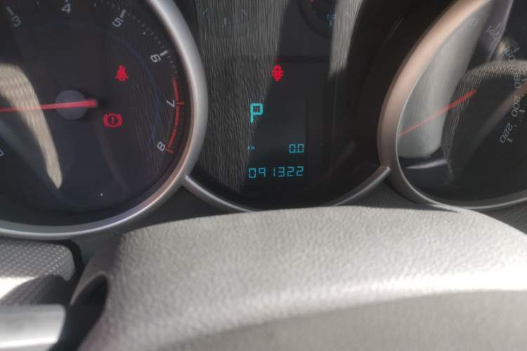 Used Chevrolet Cruze 2013 1.8L SE AT Odometer Close Up