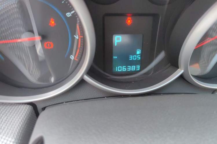 Used Chevrolet Cruze 2013 1.8L SE AT Odometer Close Up