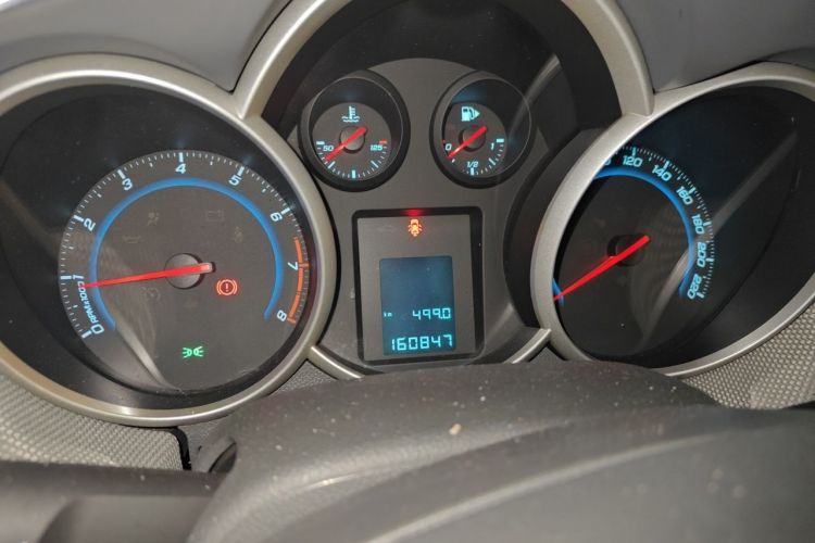 Used Chevrolet Cruze 2013 1.6L SL Sunroof Edition MT Odometer Close Up