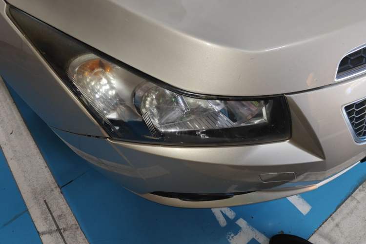Used Chevrolet Cruze 2013 1.6L SL Sunroof Edition MT Right Front Headlight