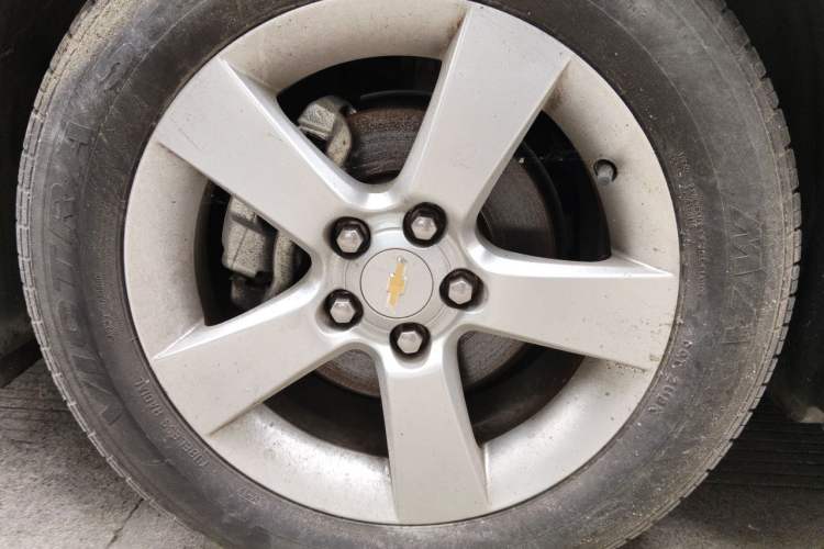 Used Chevrolet Cruze 2013 1.8L SE AT Right Front Wheel Hub