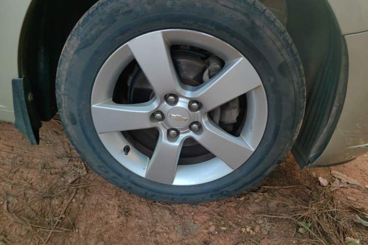 Used Chevrolet Cruze 2013 1.6L SE WTCC Edition MT Right Front Wheel Hub