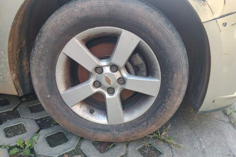 Used Chevrolet Cruze 2013 1.6L SL MT Right Front Wheel Hub
