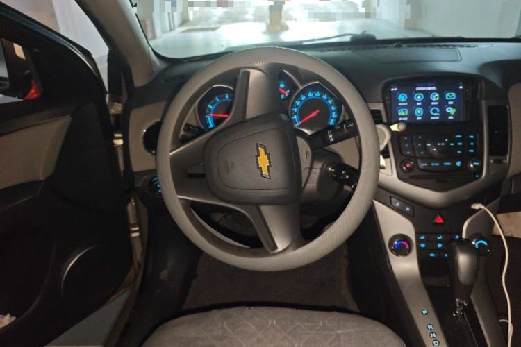 Used Chevrolet Cruze 2013 1.8L SE AT Steering Wheel