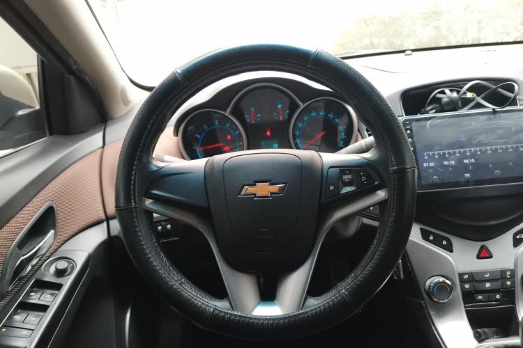 Used Chevrolet Cruze 2013 Hatchback 1.6L Manual Luxury Model Steering Wheel