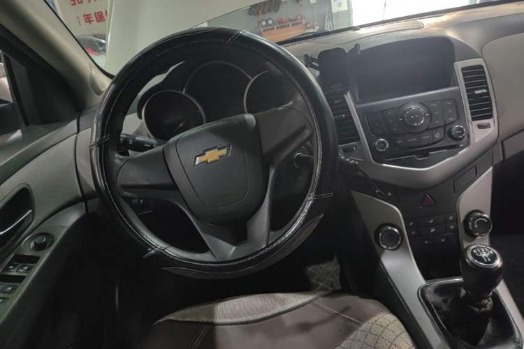 Used Chevrolet Cruze 2013 1.6L SE MT Steering Wheel