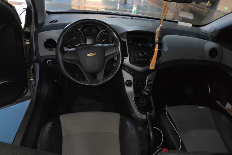 Used Chevrolet Cruze 2013 1.6L SL Sunroof Edition MT Steering Wheel