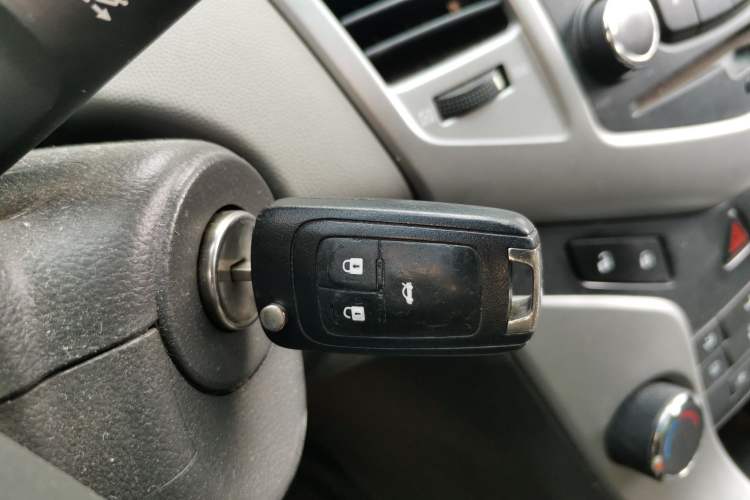 Used Chevrolet Cruze 2013 1.6L SL Grand Edition Manual Transmission Vehicle Key