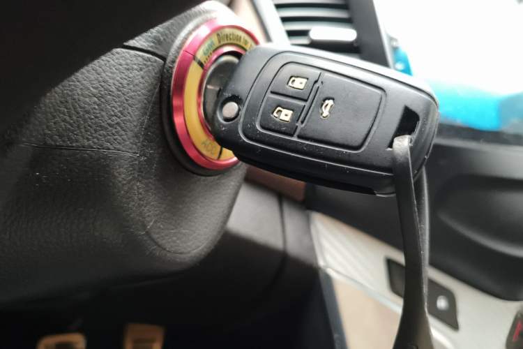Used Chevrolet Cruze 2013 Hatchback 1.6L Manual Luxury Model Vehicle Key