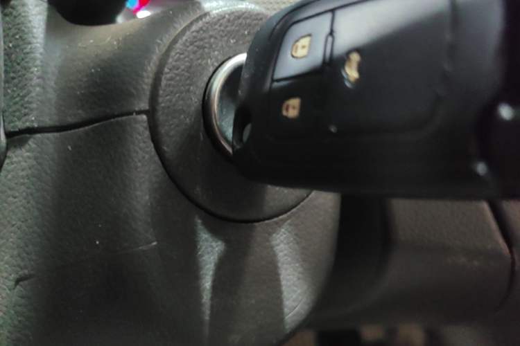 Used Chevrolet Cruze 2013 1.6L SE MT Vehicle Key