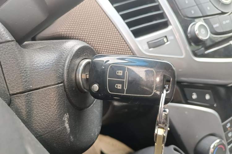Used Chevrolet Cruze 2013 Hatchback 1.6L Manual Luxury Model Vehicle Key