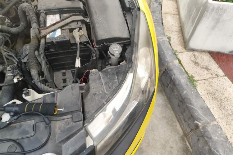 Used Chevrolet Cruze 2013 1.6L SL MT Engine Bay Left