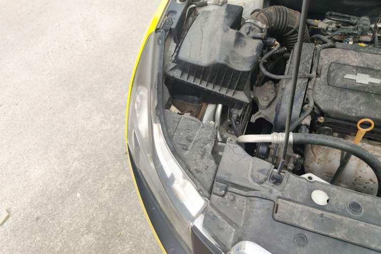 Used Chevrolet Cruze 2013 1.6L SL MT Engine Bay Right