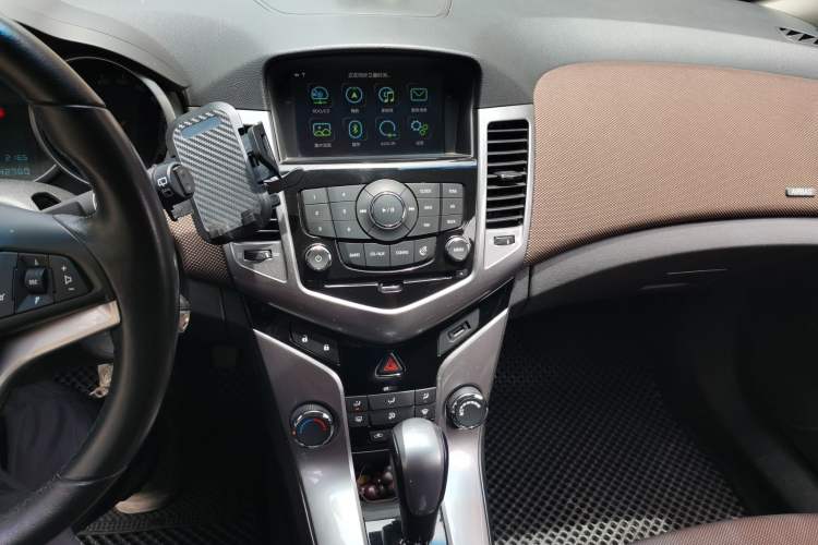 Used Chevrolet Cruze 2013 Hatchback 1.6L Automatic Luxury Model Audio And AC Panel