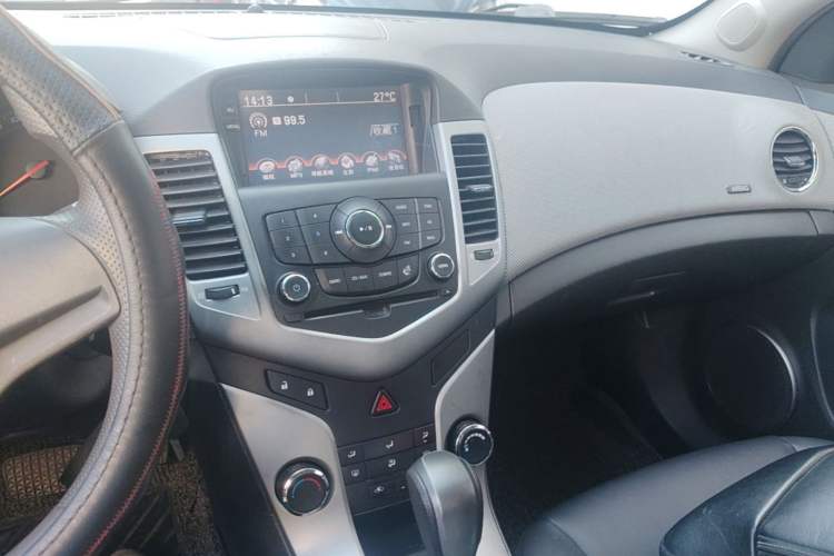 Used Chevrolet Cruze 2013 1.8L SE AT Audio And AC Panel