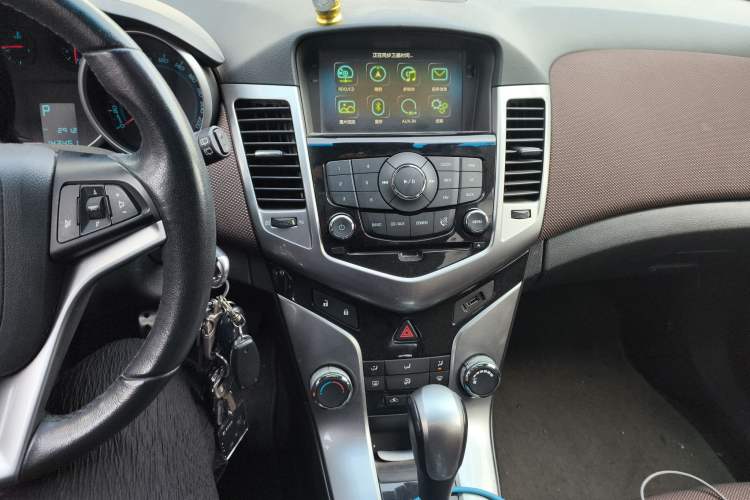 Used Chevrolet Cruze 2013 Hatchback 1.6L Automatic Luxury Model Audio And AC Panel