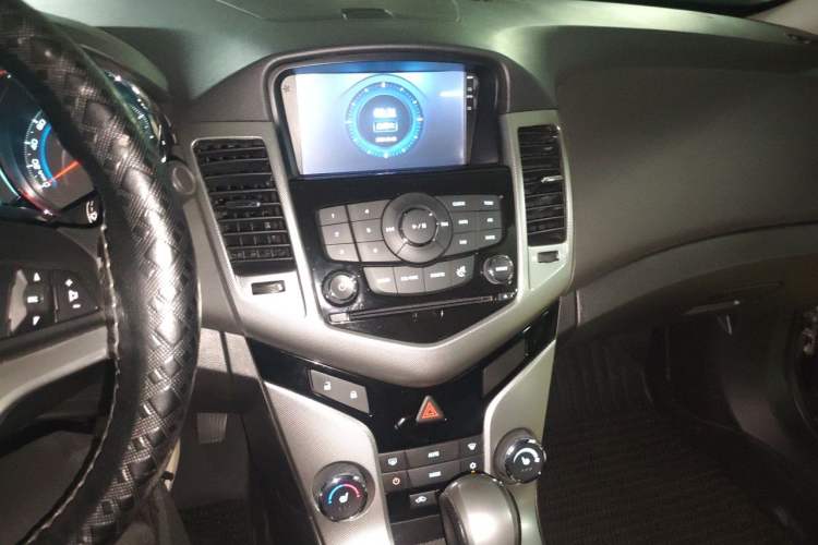 Used Chevrolet Cruze 2013 1.8L SX AT Audio And AC Panel