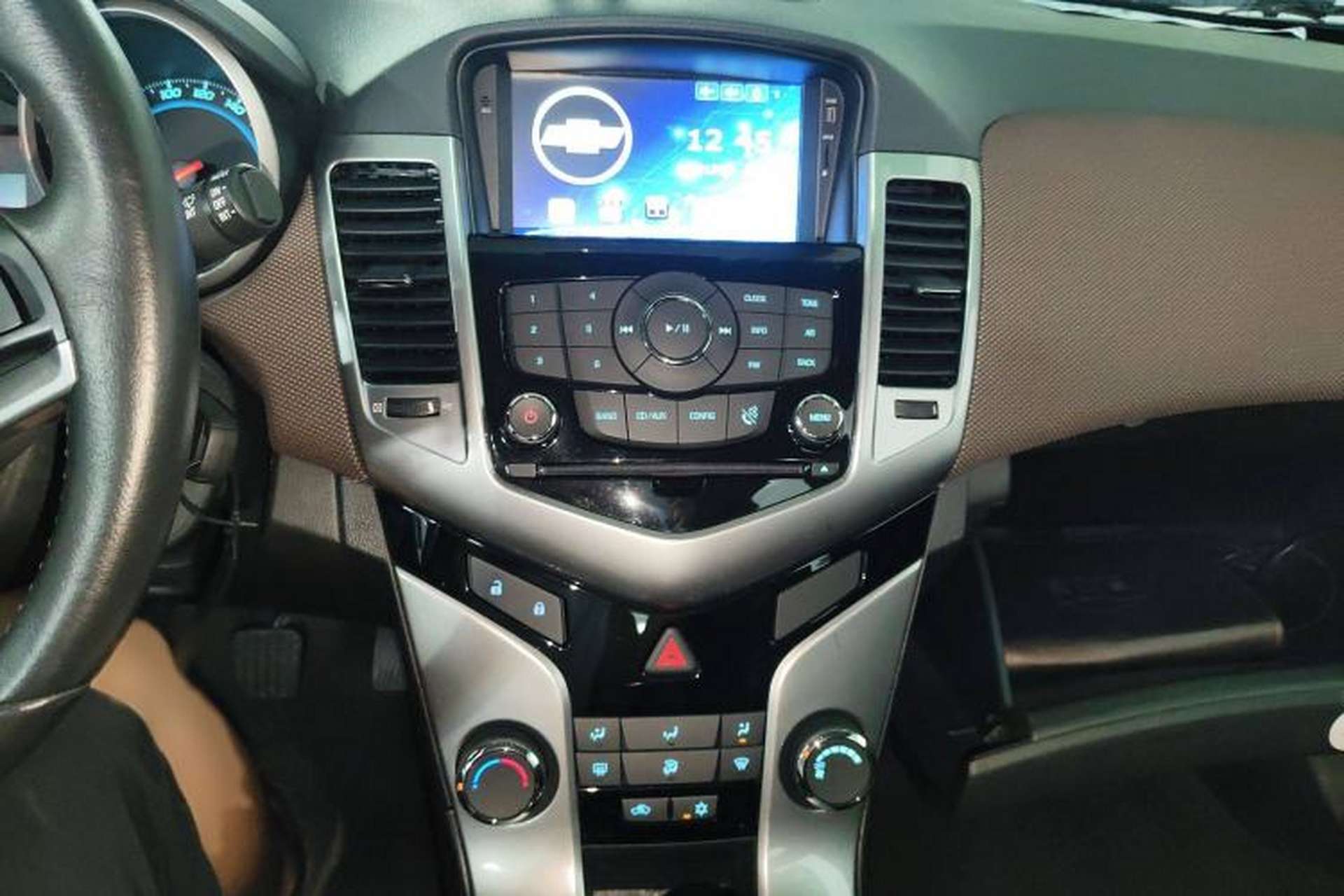 Used Chevrolet Cruze 2013 Hatchback 1.6L Manual Luxury Model Audio And AC Panel
