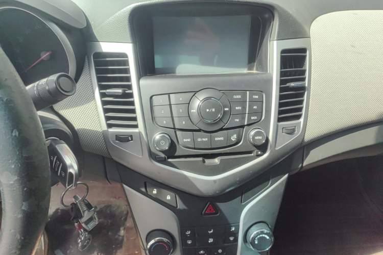 Used Chevrolet Cruze 2013 1.6L SE MT Audio And AC Panel