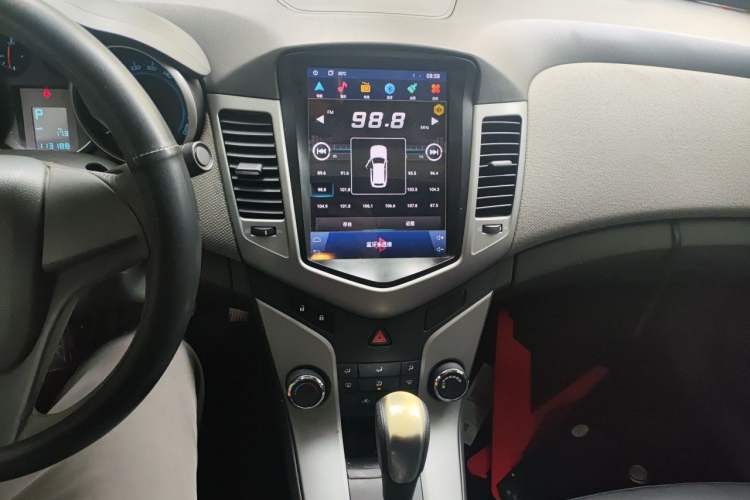 Used Chevrolet Cruze 2013 1.8L SE AT Audio And AC Panel