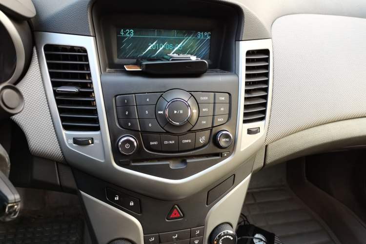 Used Chevrolet Cruze 2013 1.6L SE MT Audio And AC Panel