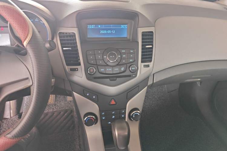 Used Chevrolet Cruze 2013 1.6L SE AT Audio And AC Panel