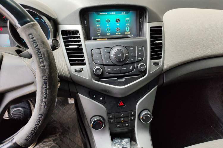 Used Chevrolet Cruze 2013 1.6L SL Grand Edition Manual Transmission Audio And AC Panel