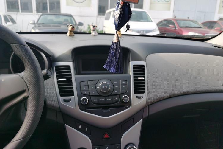 Used Chevrolet Cruze 2013 1.6L SE MT Audio And AC Panel