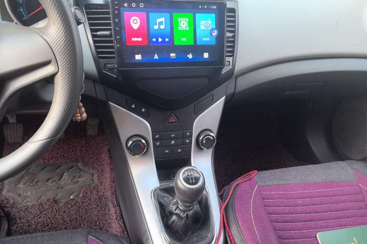 Used Chevrolet Cruze 2013 1.6L SL Sunroof Edition MT Audio And AC Panel