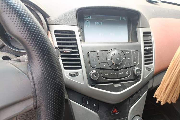 Used Chevrolet Cruze 2013 1.6L SL MT Audio And AC Panel