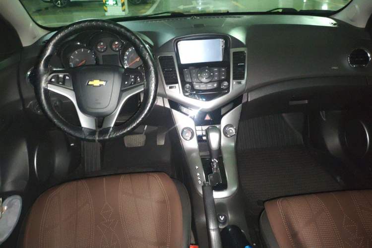Used Chevrolet Cruze 2013 1.8L SX AT Center Console