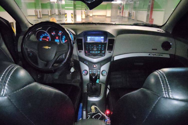 Used Chevrolet Cruze 2013 1.6L SE WTCC Edition MT Center Console